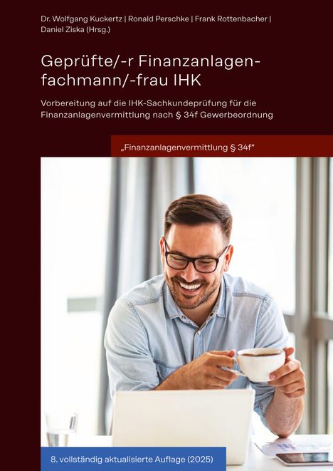 Text: „Finanzanlagenfachmann/-frau IHK“, „8. aktualisierte Auflage (2025)“. Unten ein Mann mit Brille, lächelnd, mit Laptop und Tasse.