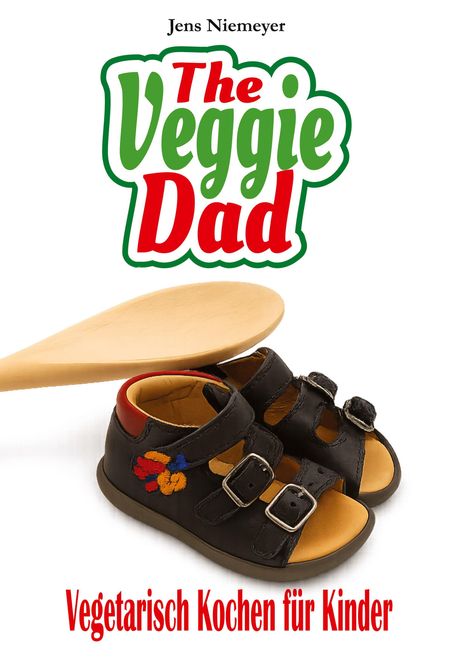 Text: "The Veggie Dad - Vegetarisch Kochen für Kinder." Ein Holzlöffel und schwarze Kindersandalen mit buntem Blumenmuster.