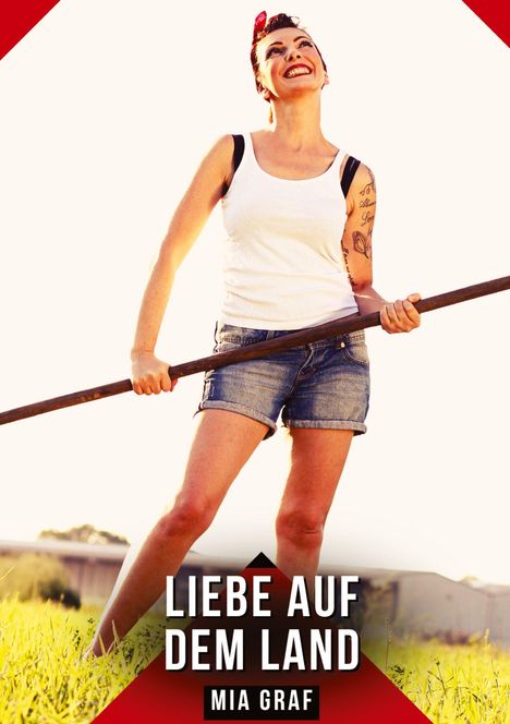 „Liebe auf dem Land“ und „Mia Graf“. Frau in Sommeroutfit mit Latz in der Hand, lächelnd auf einer Wiese.