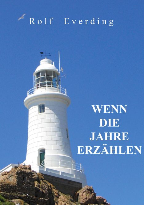 "Rolf Everding", "WENN DIE JAHRE ERZÄHLEN". Ein weißer Leuchtturm vor blauem Himmel mit Möwe.