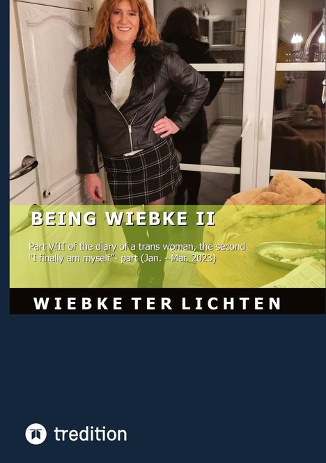 "BEING WIEBKE II" und "Wiebke ter Lichten" auf dem Cover. Frau in Lederjacke und kariertem Rock lächelnd im Raum.