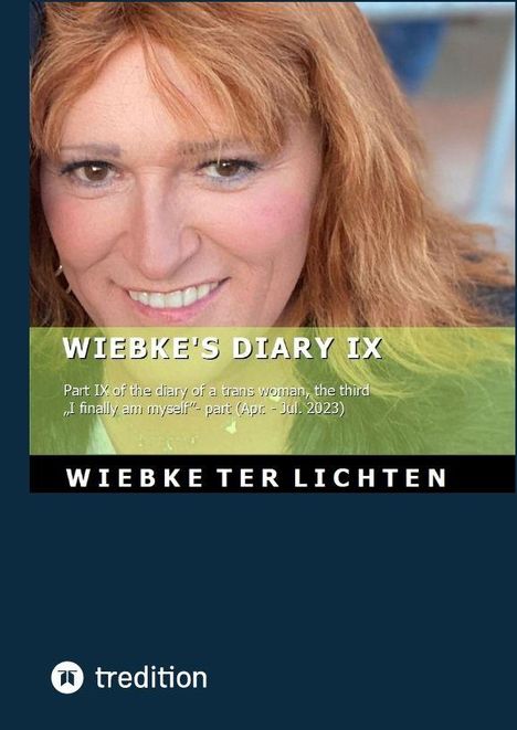 "WIEBKE'S DIARY IX" und "Part IX of the diary of a trans woman". Portrait einer lächelnden Frau mit roten Haaren.