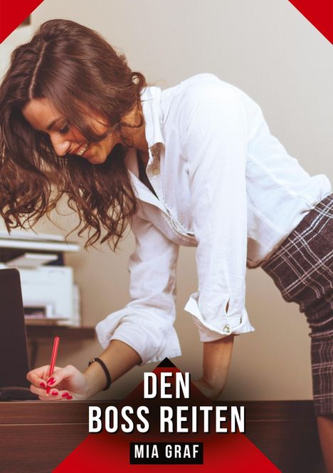 Text: „DEN BOSS REITEN, MIA GRAF“. Eine Frau in weißer Bluse beugt sich über einen Tisch und schreibt mit einem roten Stift.