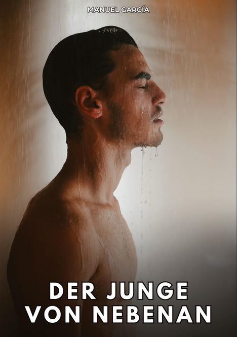 MANUEL GARCÍA, DER JUNGE VON NEBENAN. Seitenprofil eines jungen Mannes unter der Dusche.