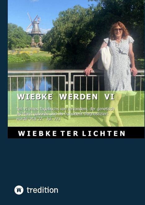 "WIEBKE WERDEN VI" und "WIEBKE TER LICHTEN" sind zentral. Frau vor einem Zaun im Sommer, mit einer Windmühle im Hintergrund.