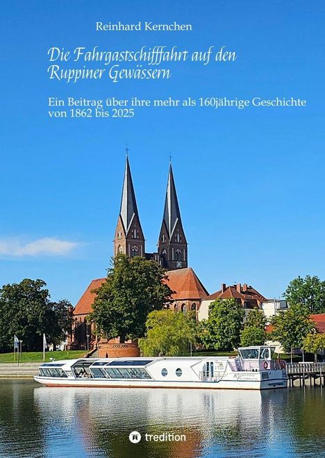 Titel: "Die Fahrgastschifffahrt auf den Ruppiner Gewässern" von Reinhard Kernchen. Zwei Kirchtürme, Schiff im Vordergrund.