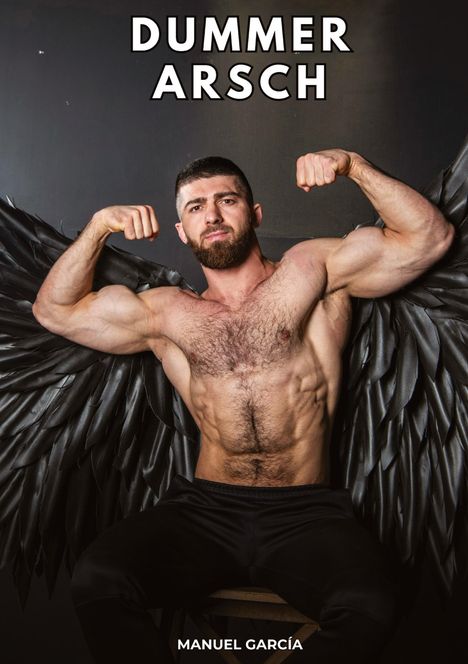 Oberer Text: "DUMMER ARSCH". Unterer Text: "MANUEL GARCÍA". Ein muskulöser Mann mit schwarzen Engelsflügeln posiert.