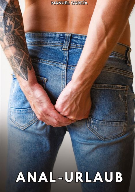 Text: "MANUEL GARCÍA" oben, "ANAL-URLAUB" unten. Ein Mann in blauen Jeans, Hände hinter dem Rücken, tätowierter Arm sichtbar.