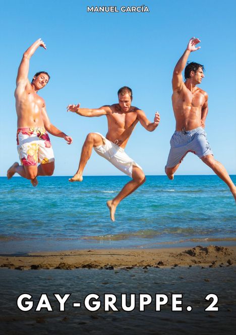"MANUEL GARCÍA" und "GAY-GRUPPE. 2". Drei Männer springen am Strand in der Luft mit blauem Himmel und Meer im Hintergrund.
