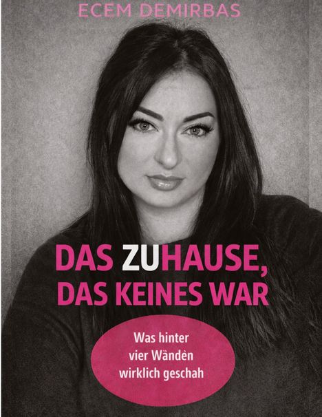 Text: "ECEM DEMIRBAS", "DAS ZUHAUSE, DAS KEINES WAR", "Was hinter vier Wänden wirklich geschah". Schwarz-weiß Porträt einer Frau.