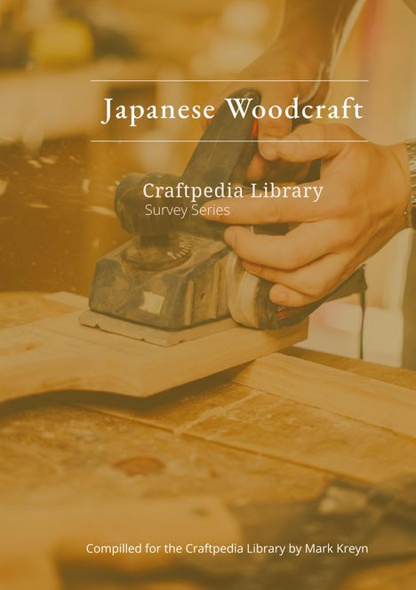 **Japanese Woodcraft**, **Craftpedia Library Survey Series**. Hände bearbeiten Holz mit einem Elektrowerkzeug.