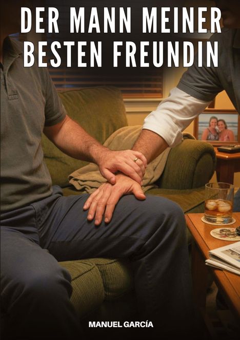 Text: "DER MANN MEINER BESTEN FREUNDIN", "MANUEL GARCÍA". Zwei Männer sitzen und berühren sich sanft auf einem Sofa.