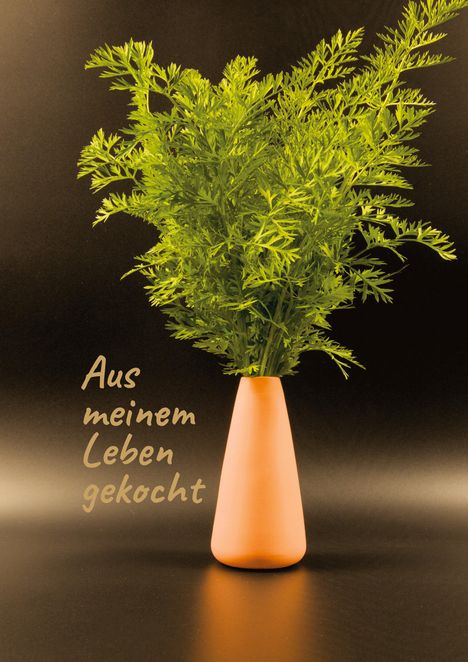 "Aus meinem Leben gekocht" steht neben einer Vase mit frischen grünen Blättern vor dunklem Hintergrund.