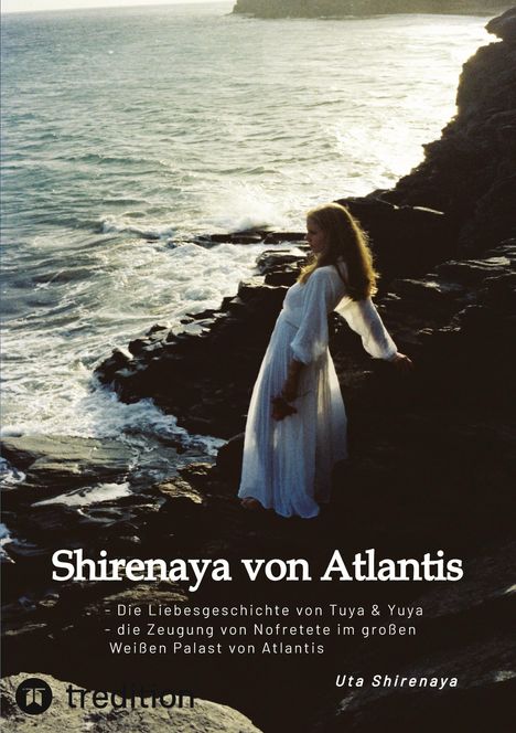 „Shirenaya von Atlantis“ und weitere Texte, Frau in weißem Kleid am Meer, felsige Küste, sanfte Wellen.