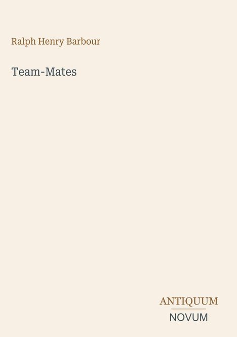 Titel: "Team-Mates" von Ralph Henry Barbour. Unten steht "ANTIQUM" über "NOVUM". Schlichtes, helles Design.