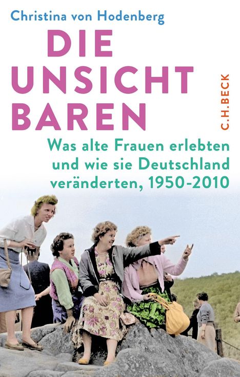 Buchtitel: "DIE UNSICHTBAREN". Alte Frauen sind auf Felsen; sie lachen und zeigen in die Ferne.