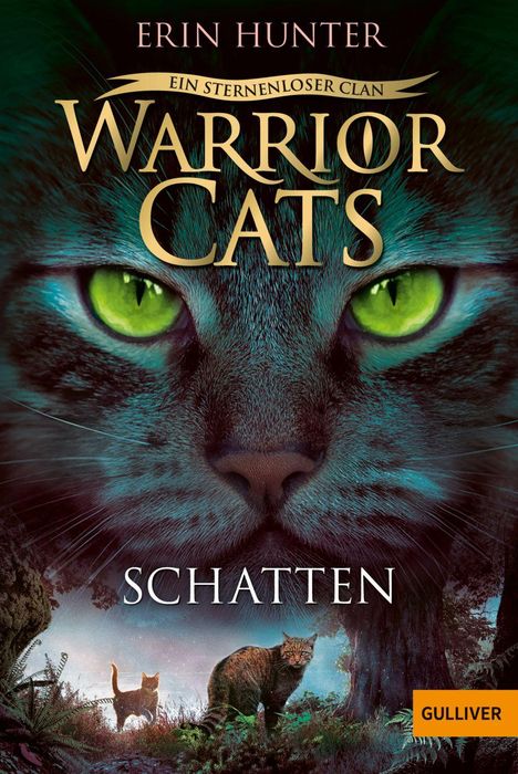 "Warrior Cats: Schatten" von Erin Hunter. Nahaufnahme einer Katze mit leuchtend grünen Augen, unten zwei Katzen im Wald.