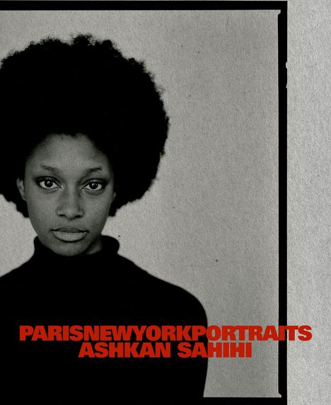 PARISNEWYORKPORTRAITS ASHKAN SAHIHI; Schwarz-weiß Porträt einer Person mit Afro-Frisur, ernstem Gesichtsausdruck.
