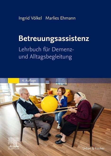 "Betreuungsassistenz: Lehrbuch für Demenz- und Alltagsbegleitung. 4. Auflage. Drei Personen im Gespräch mit gelbem Ball."