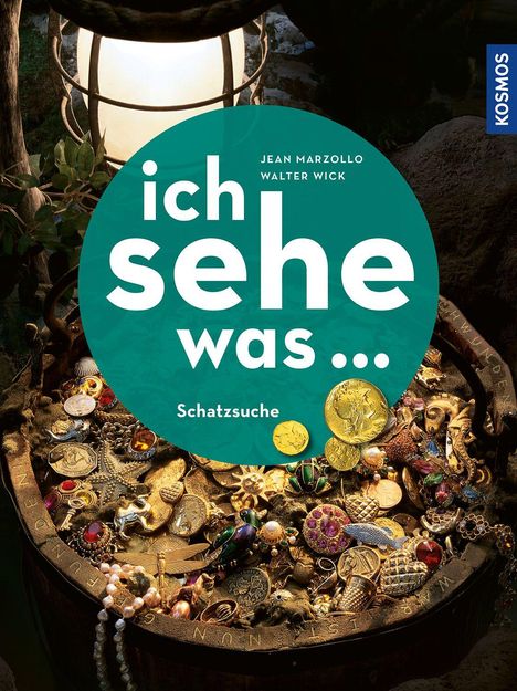 Text: "ich sehe was ... Schatzsuche". Eine Laterne strahlt auf einen Schatz voller Münzen und Schmuckstücken.