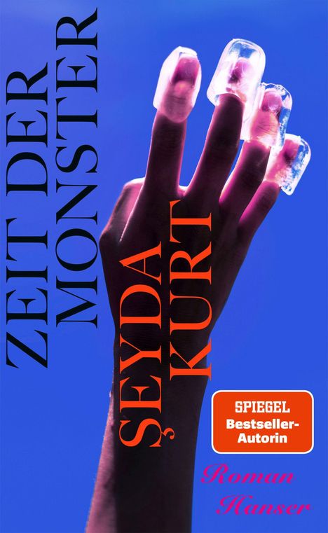 "Zeit der Monster", "Seyda Kurt", "SPIEGEL Bestseller-Autorin", "Roman Hanser". Eine Hand mit Eisklötzen auf den Fingern vor blauem Hintergrund.