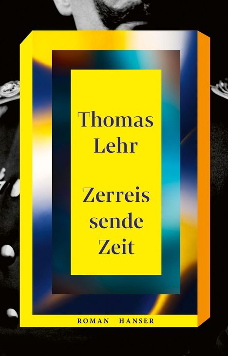 Text: Thomas Lehr, Zerreißende Zeit, Roman, Hanser. Farbiger abstrakter Rahmen, schwarz-weißes Porträt im Hintergrund.