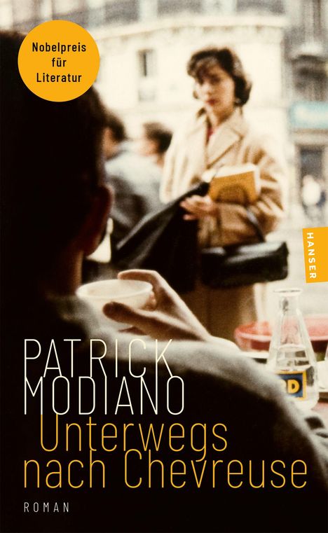 „Nobelpreis für Literatur“, „Patrick Modiano: Unterwegs nach Chevreuse“, „Roman“. Verwaschene Straßenszene mit Frau.