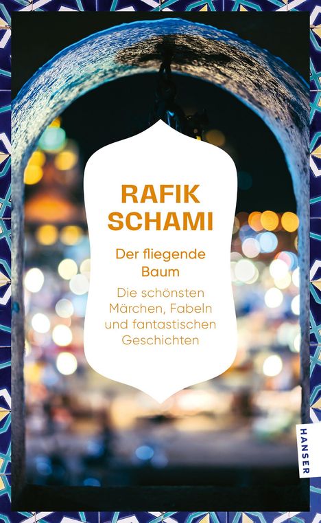 „Rafik Schami, Der fliegende Baum. Die schönsten Märchen, Fabeln und fantastischen Geschichten“. Bunter, verschwommener Hintergrund.