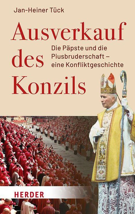 Text: "Jan-Heiner Tück. Ausverkauf des Konzils. Die Päpste und die Piusbruderschaft – eine Konfliktgeschichte. HERDER."  
Rechter Bildteil: Ein Priester in liturgischem Gewand. Links: Eine Versammlung von Geistlichen in festlichen Roben.