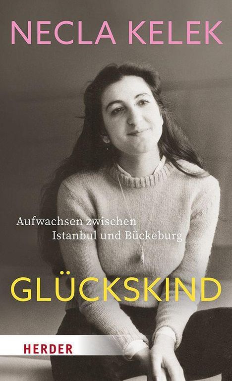 Text: "NECLA KELEK", "Aufwachsen zwischen Istanbul und Bückeburg", "GLÜCKSKIND", "HERDER". Frau sitzt mit verschränkten Armen.