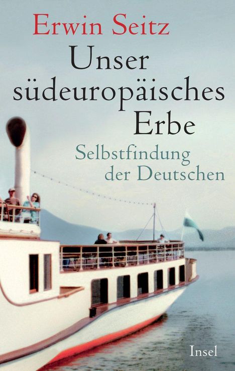 „Erwin Seitz: Unser südeuropäisches Erbe. Selbstfindung der Deutschen“. Ein Schiff auf ruhigem Wasser mit Bergen im Hintergrund.