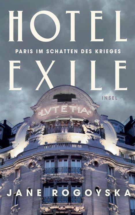 "Hotel Exile. Paris im Schatten des Krieges. Jane Rogoyska. Gebäude mit dem Schriftzug 'Lutetia' bei bewölktem Himmel."