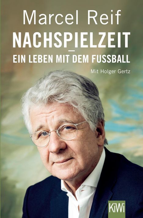 Marcel Reif, Nachspielzeit. Ein Leben mit dem Fussball. Mit Holger Gertz. Ein älterer Mann mit Brille vor verschwommenem Hintergrund.