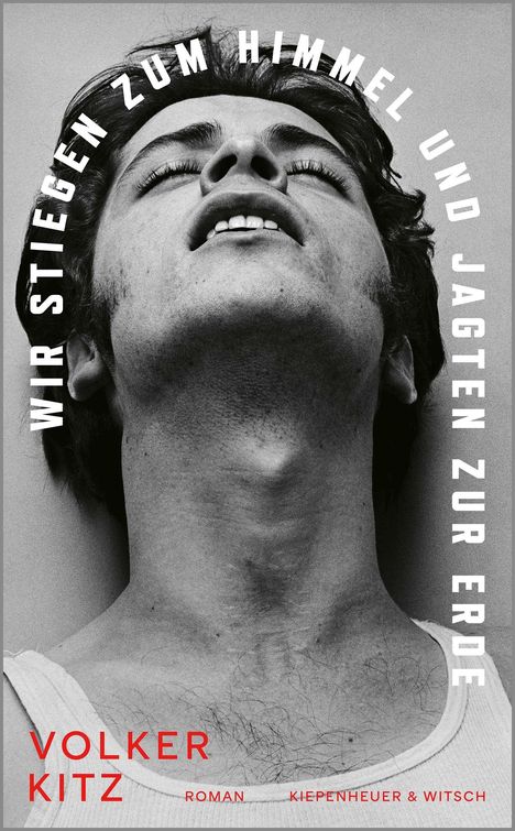 Text: „WIR STIEGEN ZUM HIMMEL UND JAGTEN ZUR ERDE“. Darunter: Volker Kitz, Roman, Kiepenheuer & Witsch. Ein Mann blickt aufwärts.