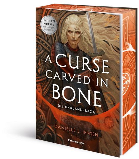 Danielle L. Jensen: A Curse Carved in Bone - Die Skaland-Saga, Band 2 (Epische Romantasy | Limitierte Auflage mit Farbschnitt), Buch