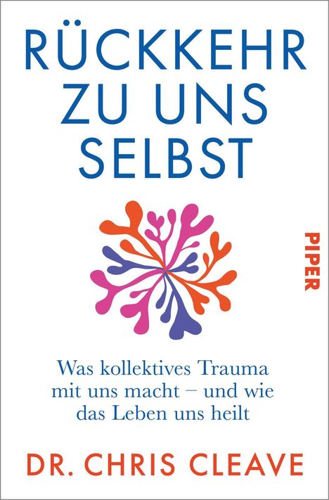 "RÜCKKEHR ZU UNS SELBST" in Blau. Darunter ein buntes Muster aus organischen Formen, Name des Autors unten in Rot.