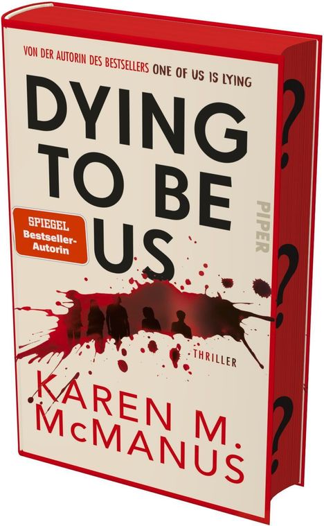 Bucheinband mit dem Titel "Dying to Be Us" von Karen M. McManus. Silhouetten von Menschen in roter Farbe. Thriller.