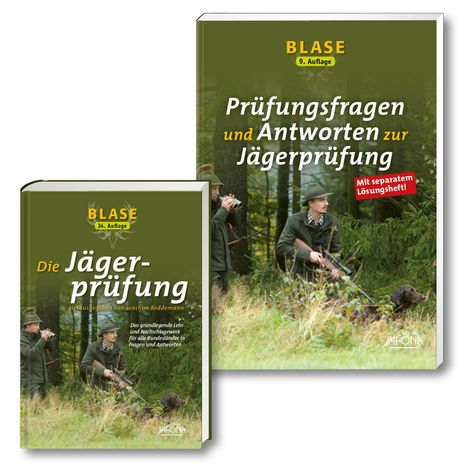 "BLAUE 34. Auflage" und "Prüfungsfragen und Antworten zur Jägerprüfung". Zwei Bücher mit Jägern im Wald.