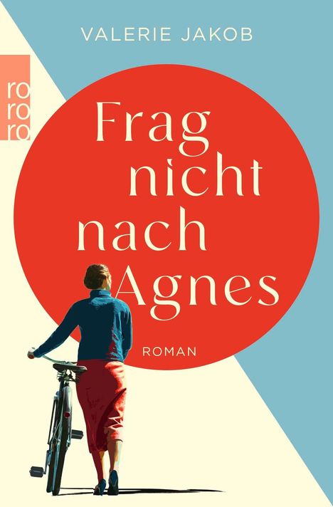 "Frag nicht nach Agnes" von Valerie Jakob. Eine Frau schiebt ein Fahrrad, vor retrofarbenem Hintergrund.
