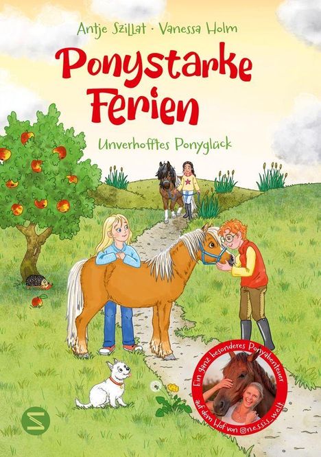 Ein Gemälde zeigt zwei Kinder mit Ponys auf einer Wiese, umgeben von Bäumen und einem Hund. Text: "Ponystarke Ferien".