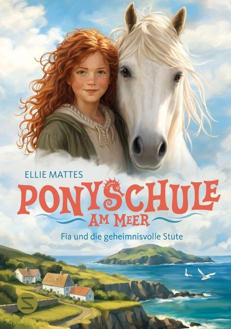 „Ponyschule am Meer“ von Ellie Mattes. Ein Mädchen mit rotem Haar und ein weißes Pferd vor einer Küstenlandschaft.