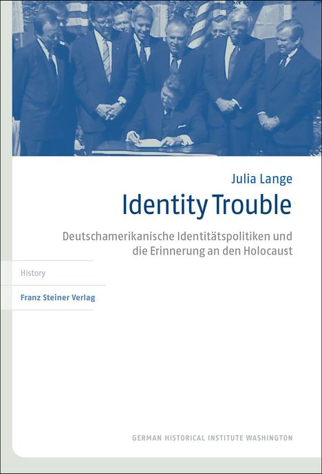"Identity Trouble": Deutschamerikanische Identitätspolitiken. Cover zeigt eine historische Zeremonie mit Menschen in Anzügen.
