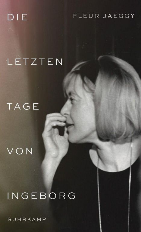 "DIE LETZTEN TAGE VON INGEBORG" und "FLEUR JAEGGY" in Weiß vor einem seitlichen, schwarz-weißen Profil einer Frau.
