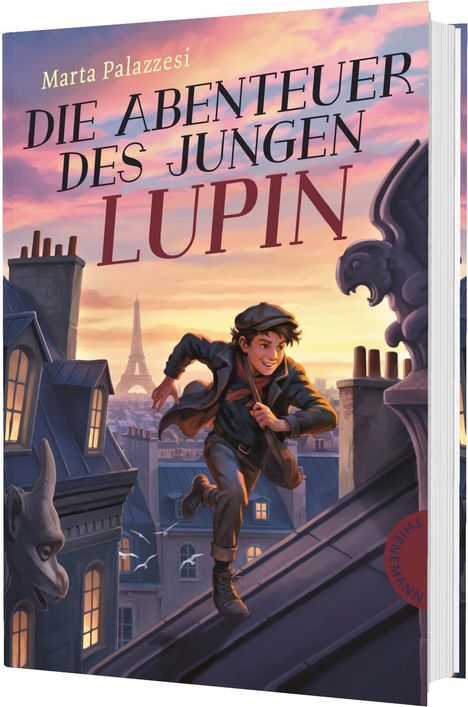 "Die Abenteuer des jungen Lupin" von Marta Palazzesi. Junge rennt über Pariser Dächer bei Sonnenuntergang, Eiffelturm sichtbar.