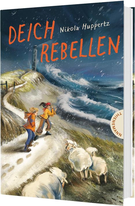 "DEICH REBELLEN" und "Nikola Huppertz" oben. Illustration von zwei Kindern auf einem stürmischen Deich mit Schafen.