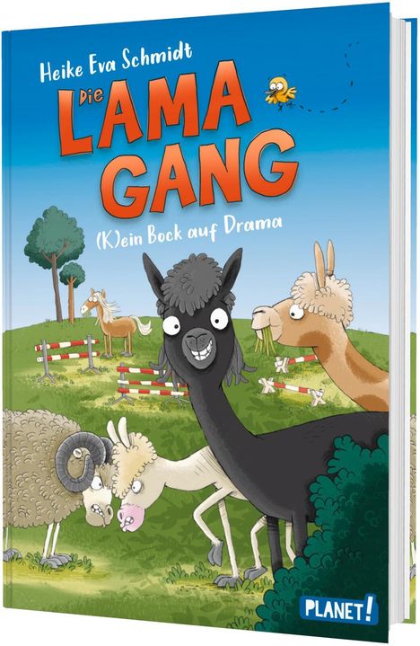 Titel: "Die Lama Gang: (K)ein Bock auf Drama". Drei Lamas und ein Schaf stehen auf einer Wiese, im Hintergrund ein Pferd.