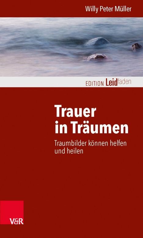 "Trauer in Träumen: Traumbilder können helfen und heilen." Oben eine verschwommene Wasseroberfläche, unten roter Hintergrund.