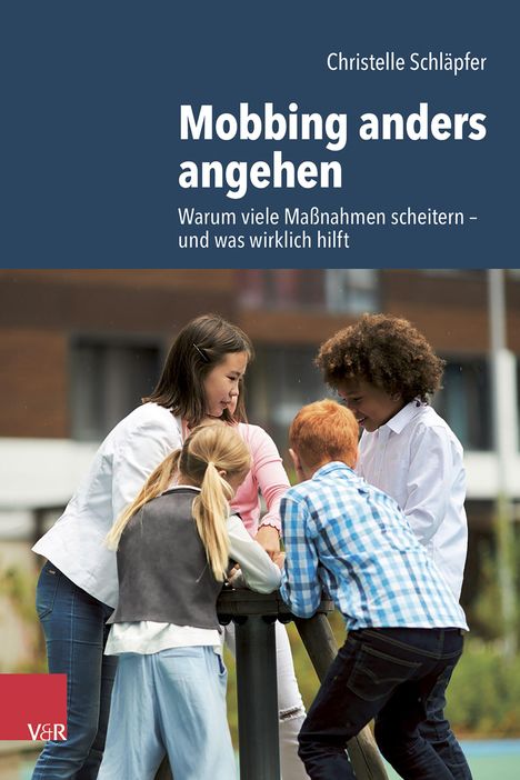 "Mobbing anders angehen: Warum viele Maßnahmen scheitern – und was wirklich hilft. Vier Kinder spielen draußen."