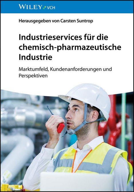 Text: "Industriesservices für die chemisch-pharmazeutische Industrie". Ein Bauarbeiter mit Helm und Funkgerät in einer Fabrik.