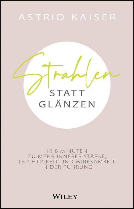 Text "ASTRID KAISER"; "Strahlen statt glänzen"; "In 8 Minuten zu mehr innerer Stärke, Leichtigkeit und Wirksamkeit in der Führung".